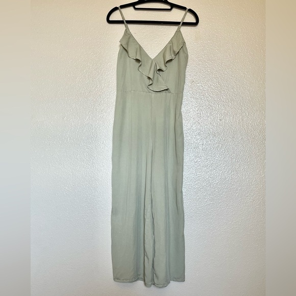 Love Tree sage green ruffle surplice cropped jumpsuit xsmall - Picture 2 of 8